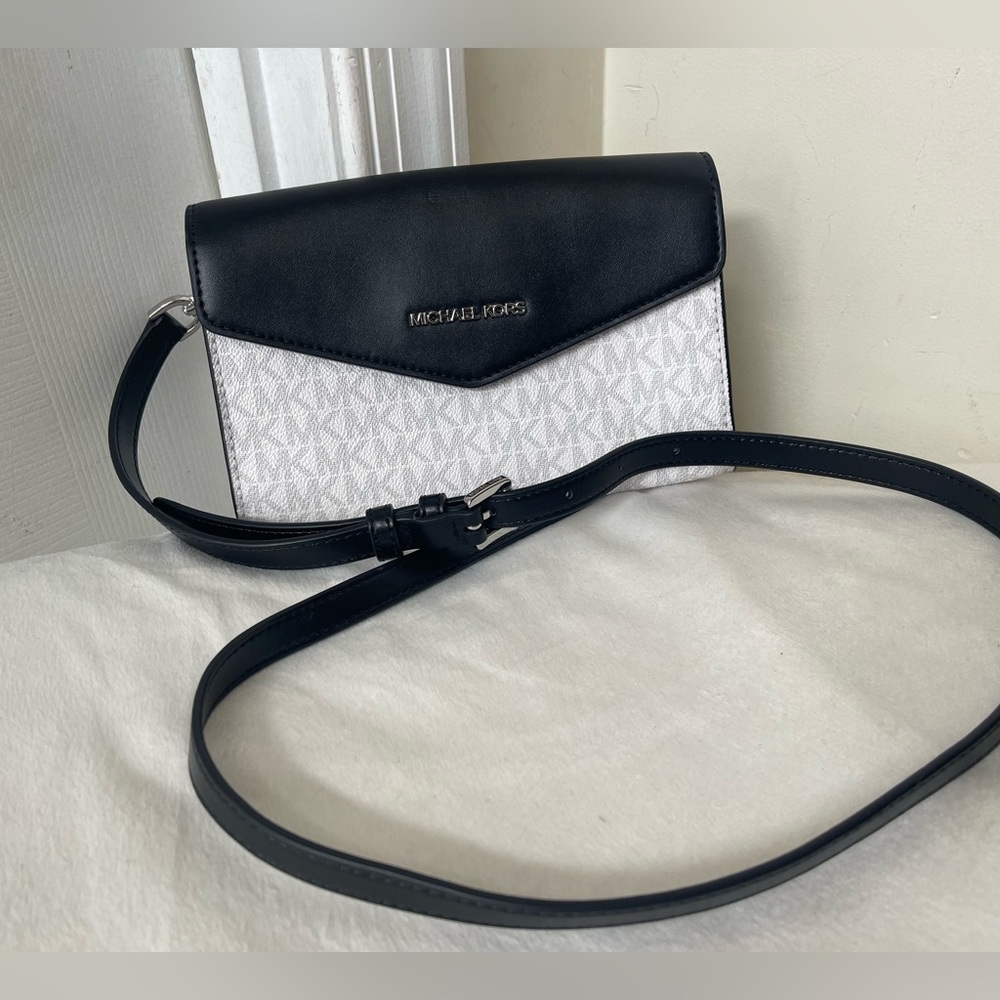 Michael Kors Black and White Women's Bag like new